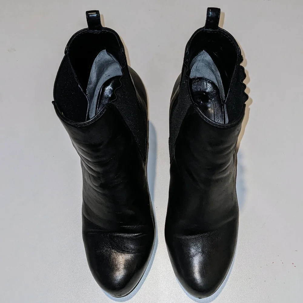 Luciano Padovan Black Heeled Booties Size 39